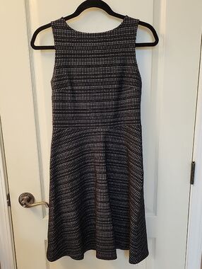 Banana Republic Black and White Patterned Sleeveless Midi Dress, 4P, EUC
